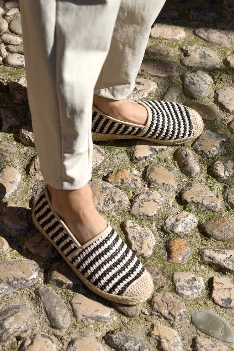 Beige und schwarz gestreifte Stoff Espadrilles p687-PRIMA RIGA Sale