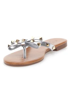 Flip-Flops mit silberner Schleife und Nieten PREA842-MON DIEU Best