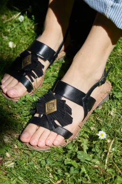 Sandali neri in vera pelle con frange IF10277-PITTARELLO LOOK