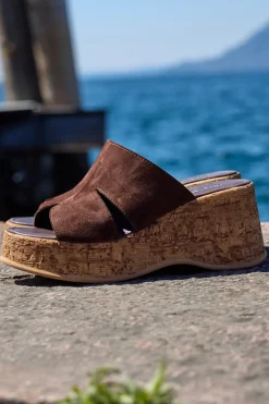 Sandalo marrone in pelle con zeppa Must Have 11937-PITTARELLO Best