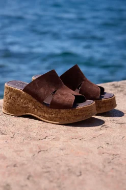 Sandalo marrone in pelle con zeppa Must Have 11937-PITTARELLO Best