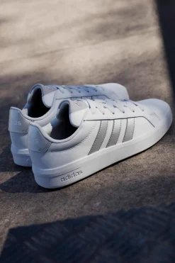 Sneakers bianche con strisce argento in pelle sintetica Grand Court 3 J-ADIDAS