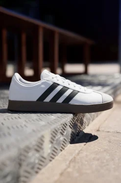 Sneakers bianche con strisce nere e punta in suede VL Court Base-ADIDAS